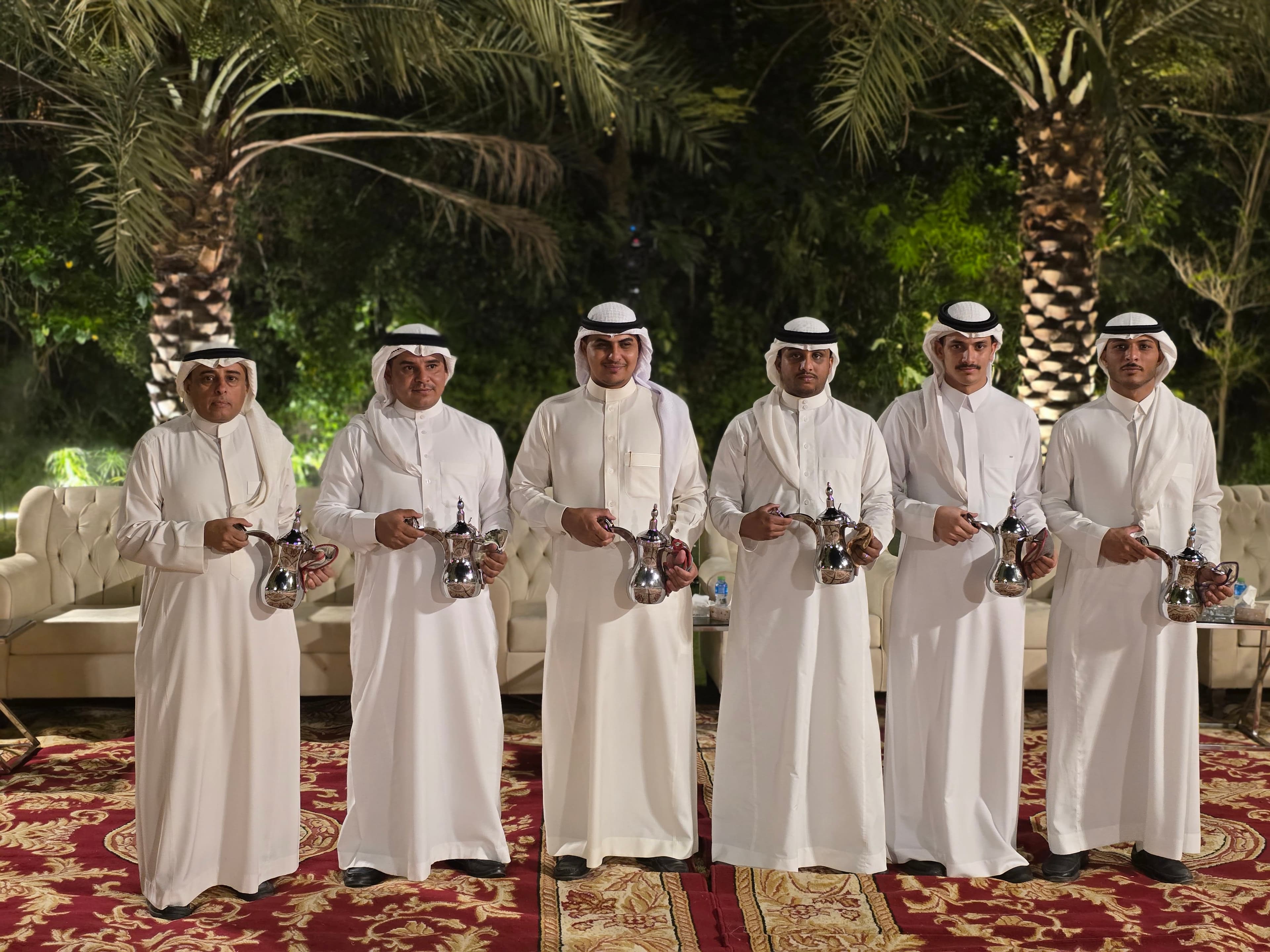 قهوجيين عزاء الرياض لتقديم الضيافة العربية في مجالس العزاء